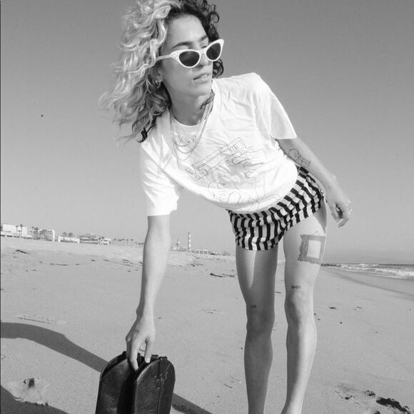 desBisoux unisex t-shirt, size M-L - Picture 2 of 8